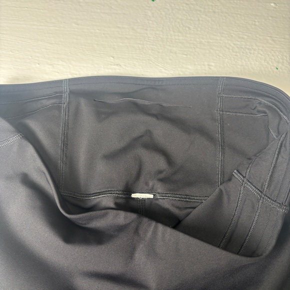 lululemon Sleek Black High Waist Capri Leggings - Size 12 - Inside Back Pocket - Picture 5 of 8